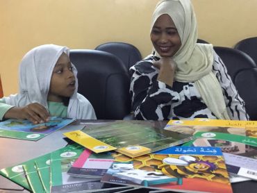 Oxford Readers, child and teacher