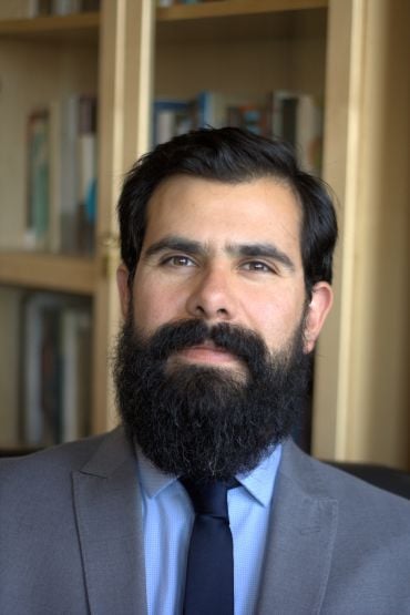 Dr César Palacios-González