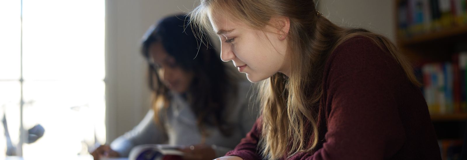 Two Oxford students sat studying.