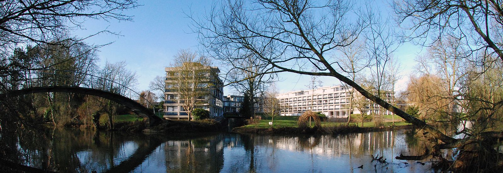 Wolfson College The grounds and river Cherwell with Wolfson College in the distance